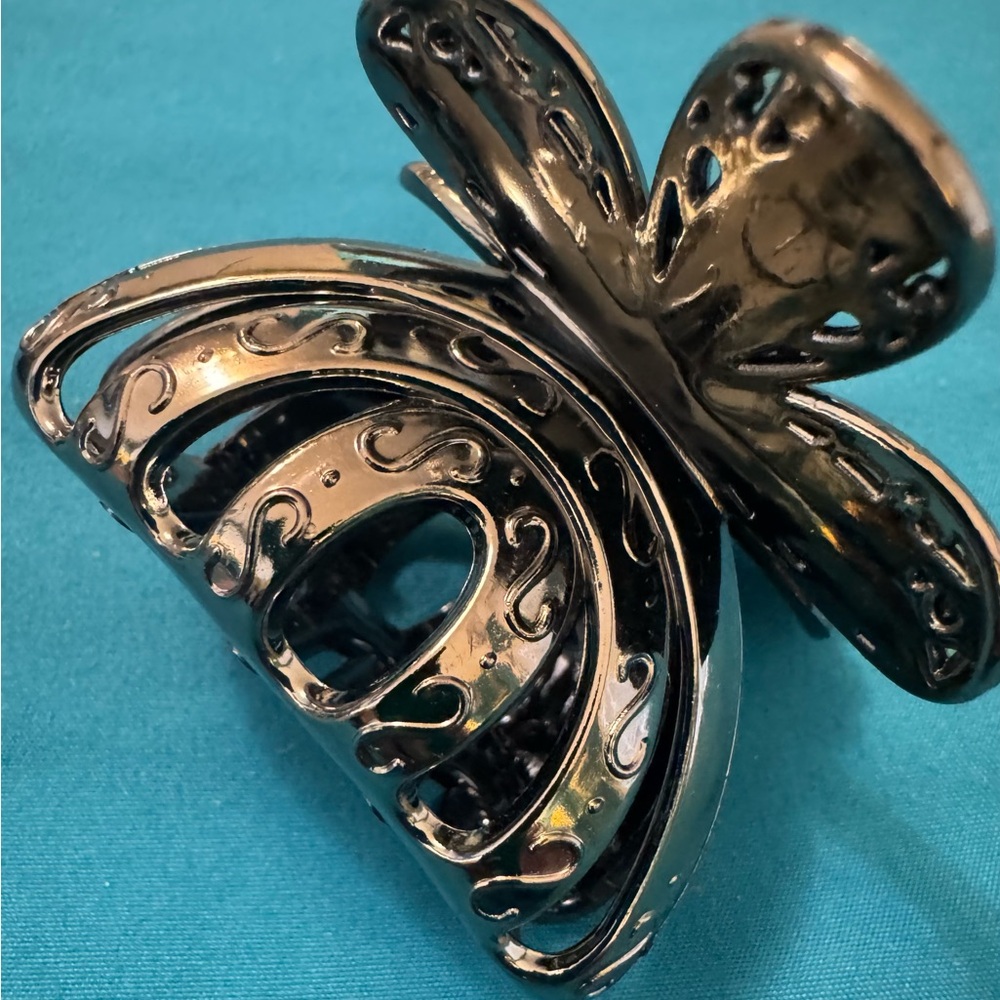 Silver and Gold Hair Claw Set
*6 for $20 - Picture 6 of 7
